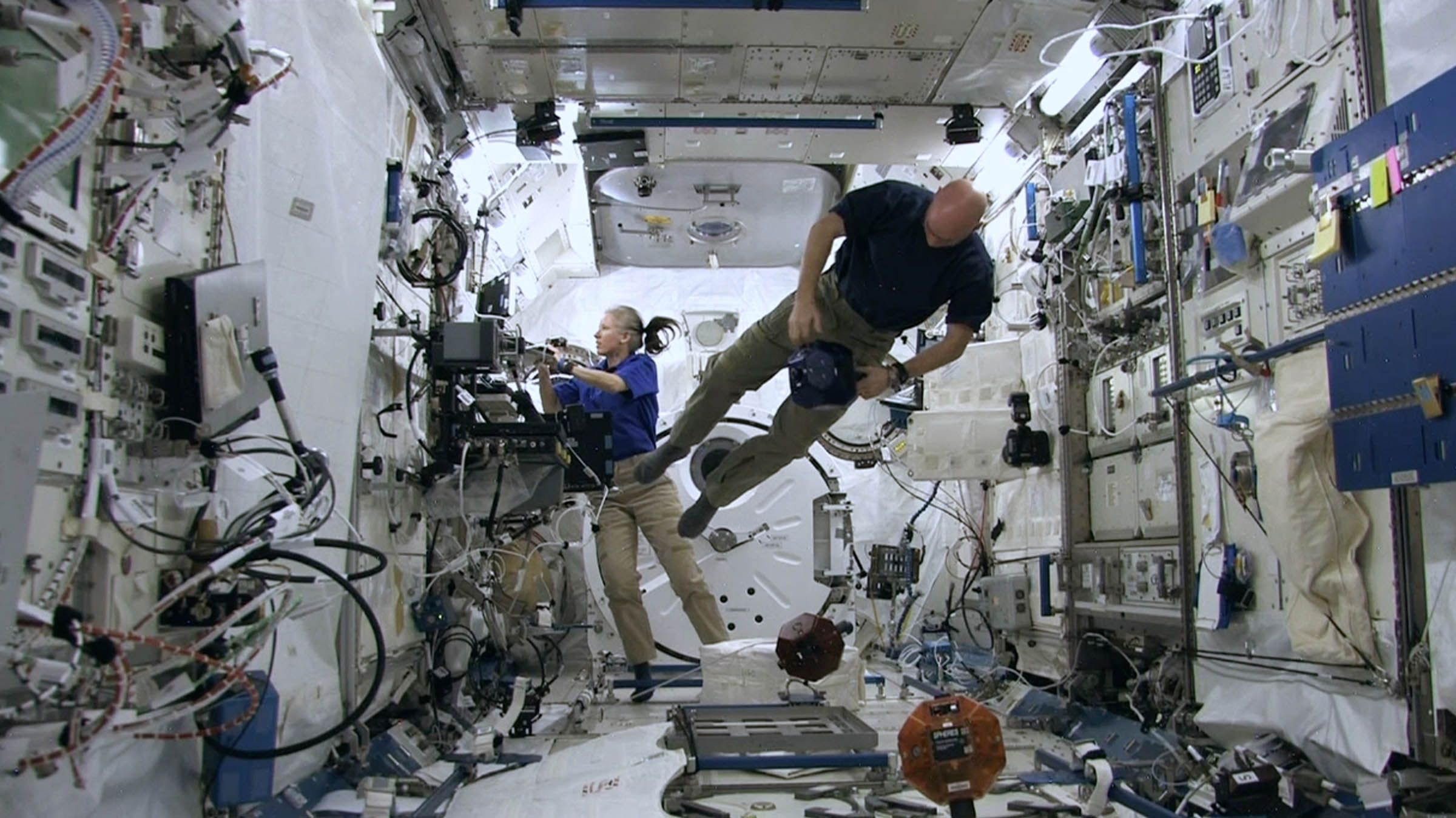 Iss 24 7 On A Space Station National Geographic For Everyone In 